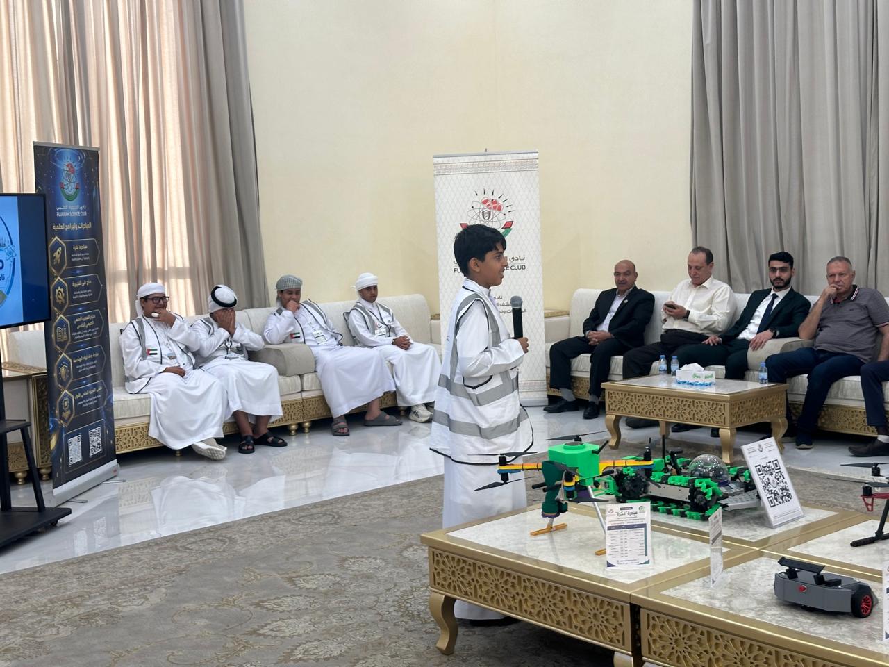 نادي الفجيرة العلمي يستعرض مشاريعه ومبادراته لنشر الابتكار والمعرفة في مجلس مريشيد المجتمعي لنشر ثقافة الابتكار وإستقطاب الموهوبين علمياً