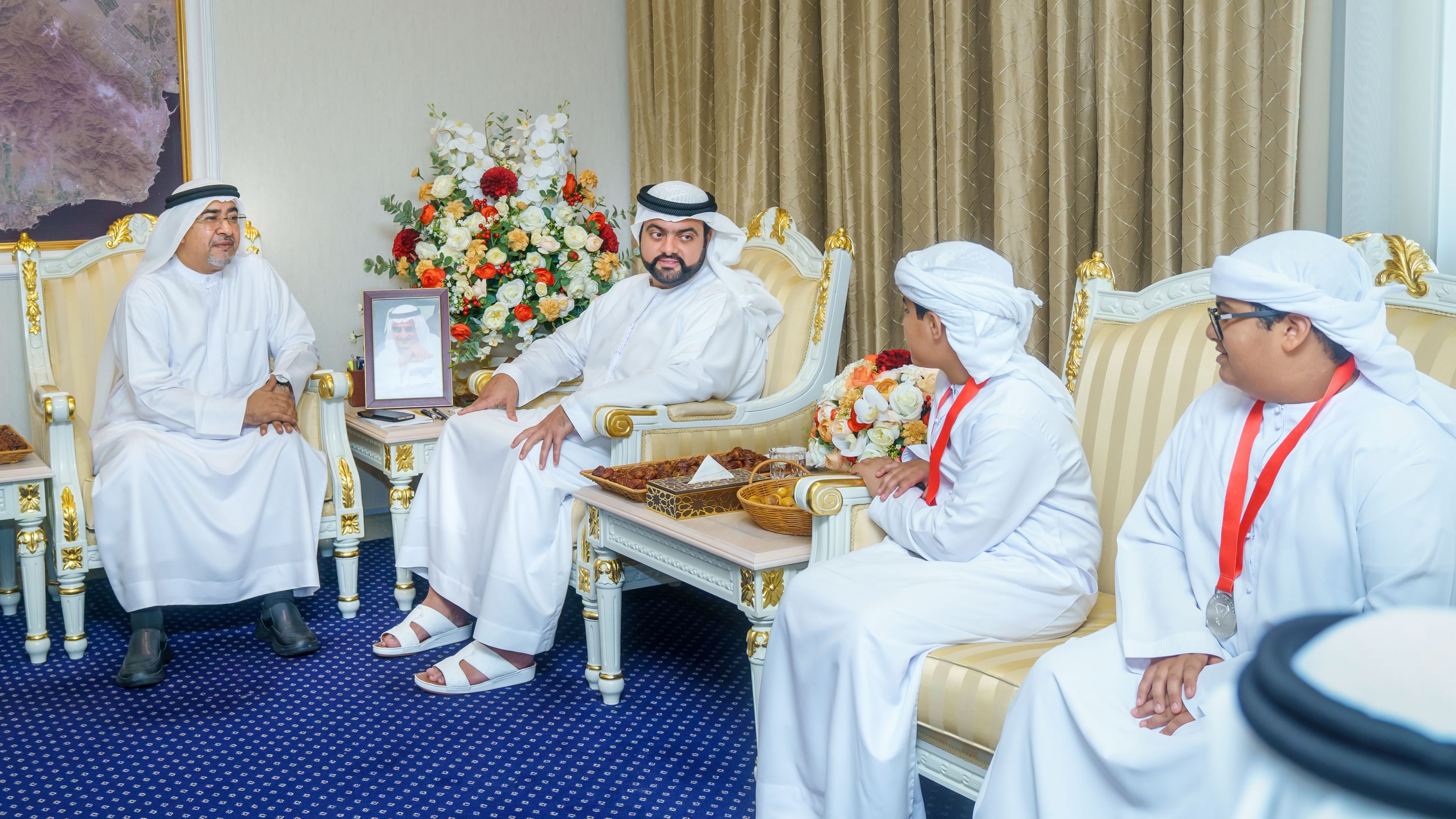 محمد الشرقي يلتقي أعضاء وفد نادي الفجيرة العلمي ويهنئهم بفوزهم بميداليات في "مهرجان المبتكر" بأندونيسيا 2023