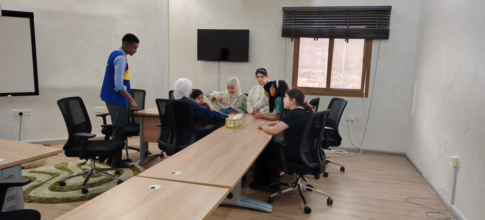 ضمن فعاليات المخيم الصيفي.. انطلاق اليوم الأول في قسم الذكاء الاصطناعي والروبوت بالتعريف بمفاهيم وأساسيات الذكاء الاصطناعي والروبوتات