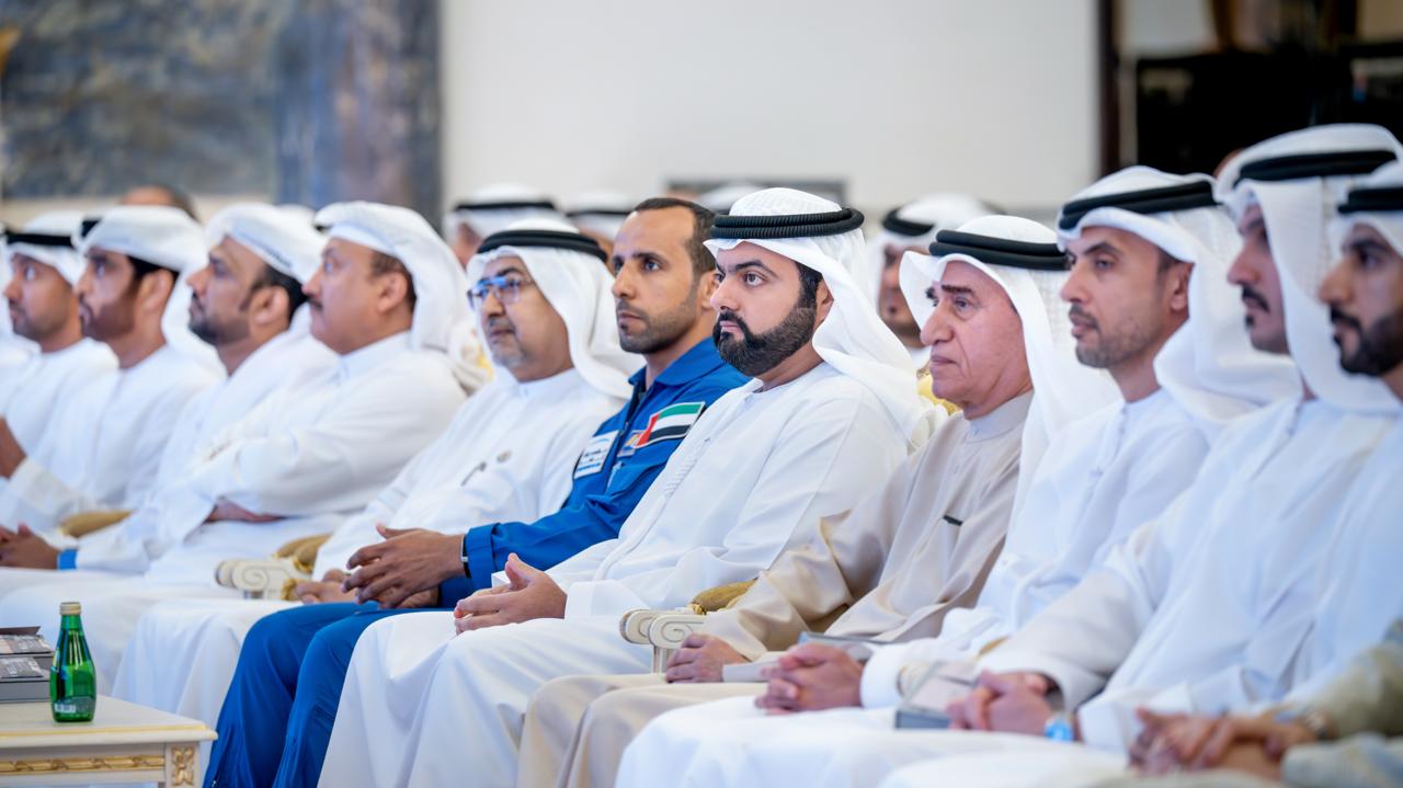 مشاركة وفد النادي بالجلسة الحوارية بقصر الرميلة بعنوان سباق الذكاء الإصطناعي "من الشريحة الضوئية غلى القوة الإقتصادية"