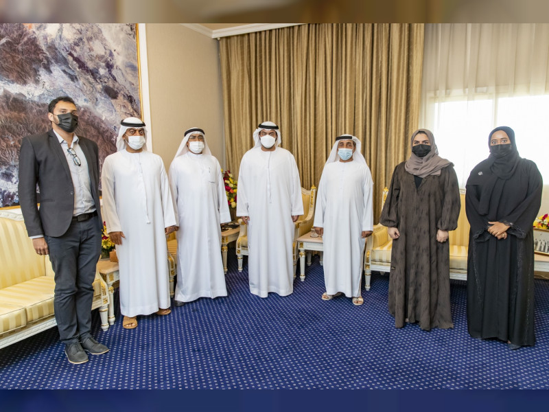 محمد الشرقي يستقبل أعضاء نادي الفجيرة العلمي ويطّلع على جهاز بيئي مُبتكر 2022