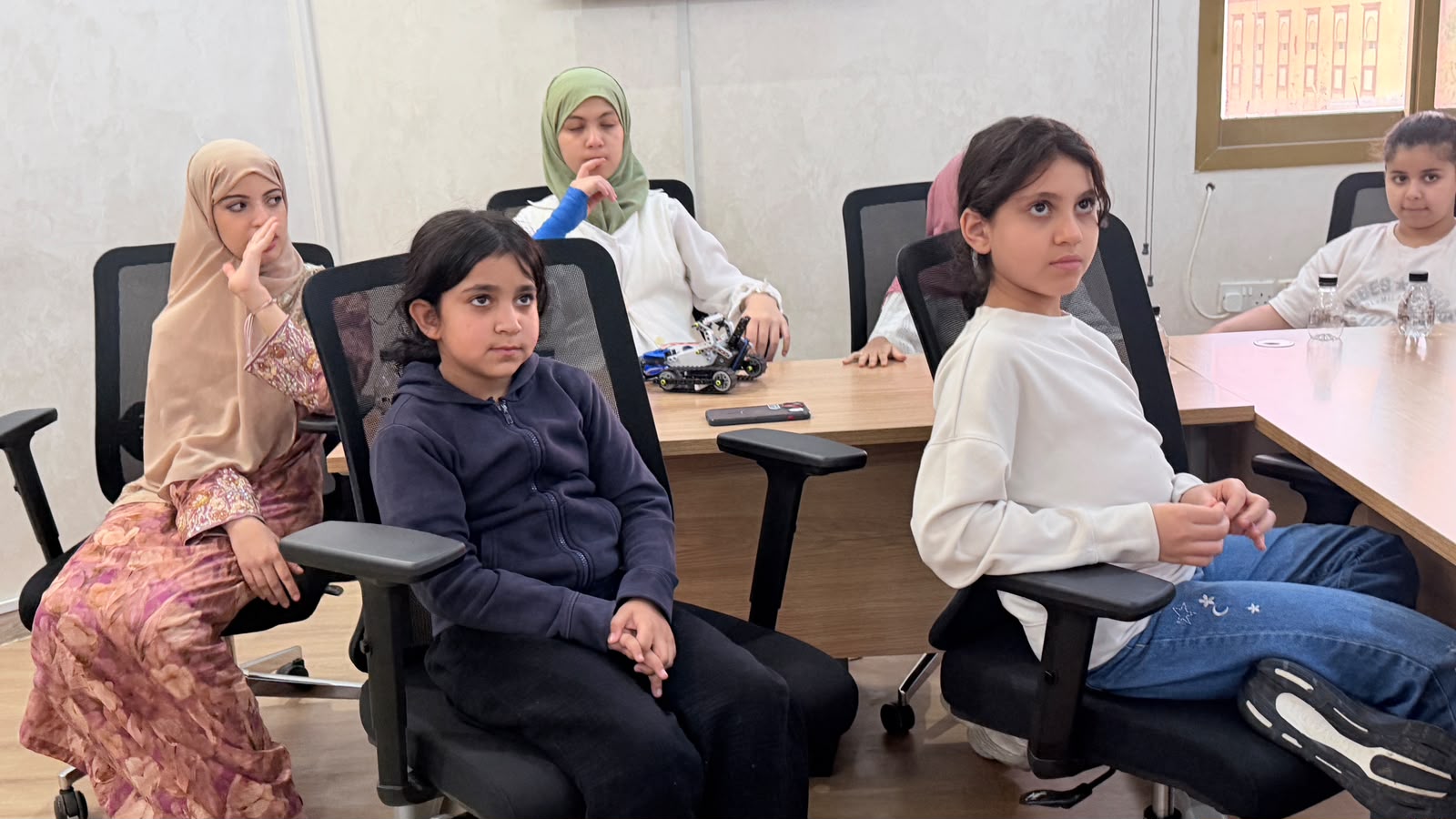 فعاليات المخيم الصيفي.. قسم الذكاء الاصطناعي والروبوت يواصل برامجه التدريبية