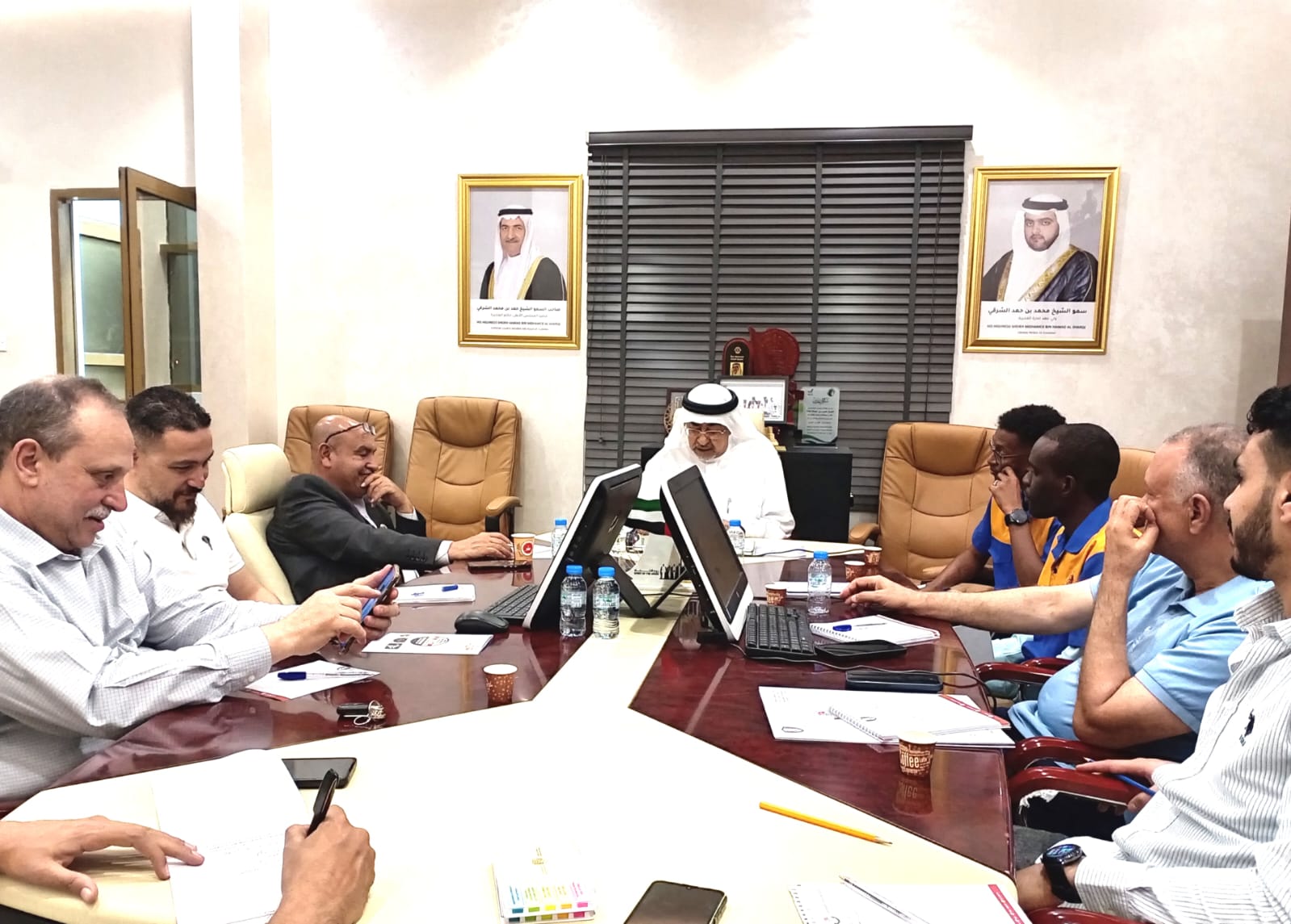 اجتماع مدير النادي نادي الفجيرة العلمي بفريق العمل الاداري الفني والمهني لوضع اللمسات الأخيرة لإطلاق مبادرة «فكرة»